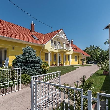 Topaz Apartmanhazak Balatongyorok Luaran gambar