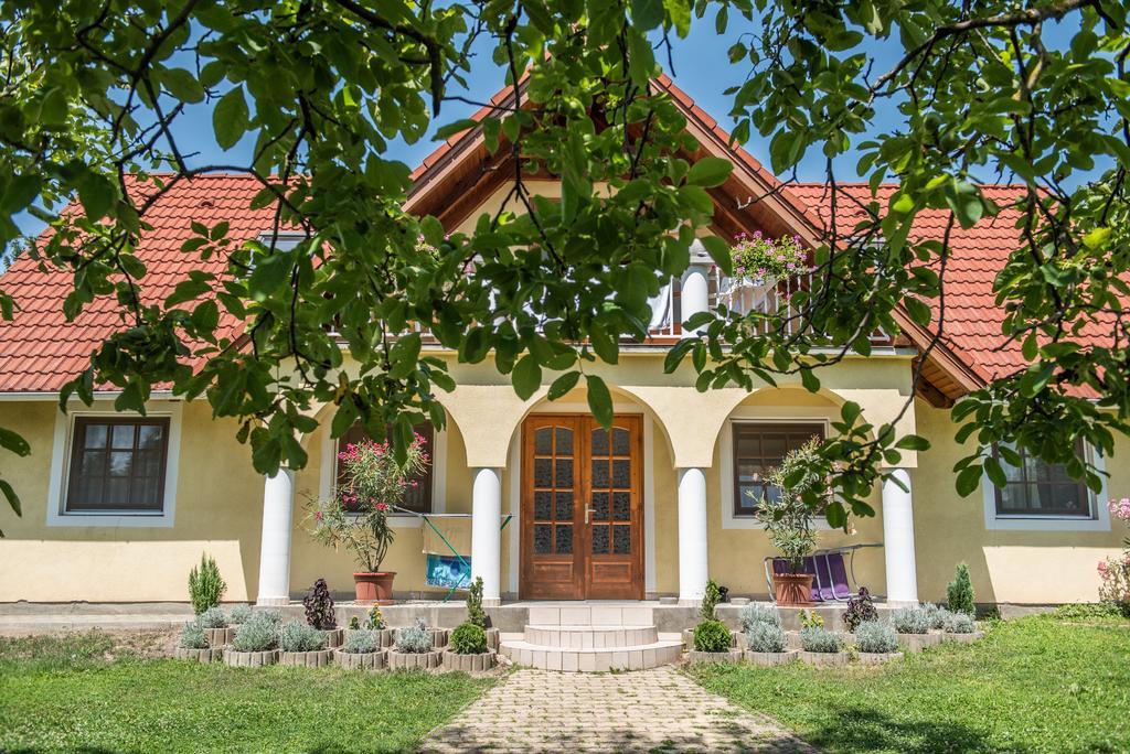 Topaz Apartmanhazak Balatongyorok Luaran gambar