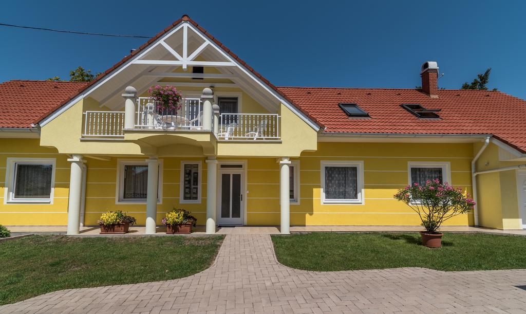 Topaz Apartmanhazak Balatongyorok Luaran gambar